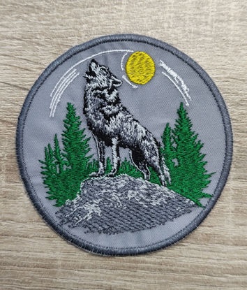 Poza cu Ecuson Howling Wolf